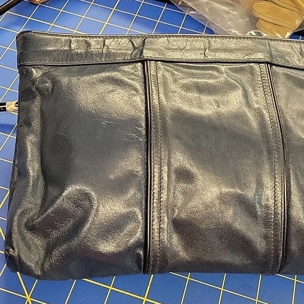 Dove Vintage Zipper Clutch Purse Dark Blue Leather 13 x 7 x 1